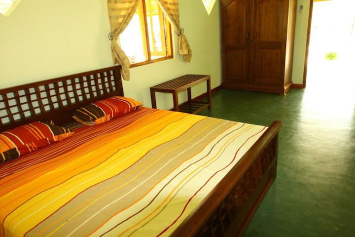 Room 2 of 3