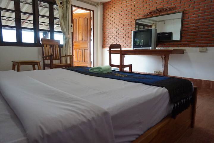 Room 9 of 28