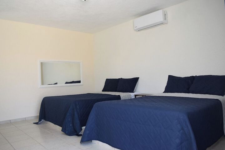 Room 6 of 8
