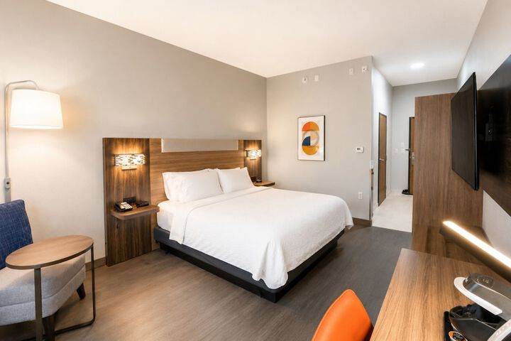Room 34 of 107
