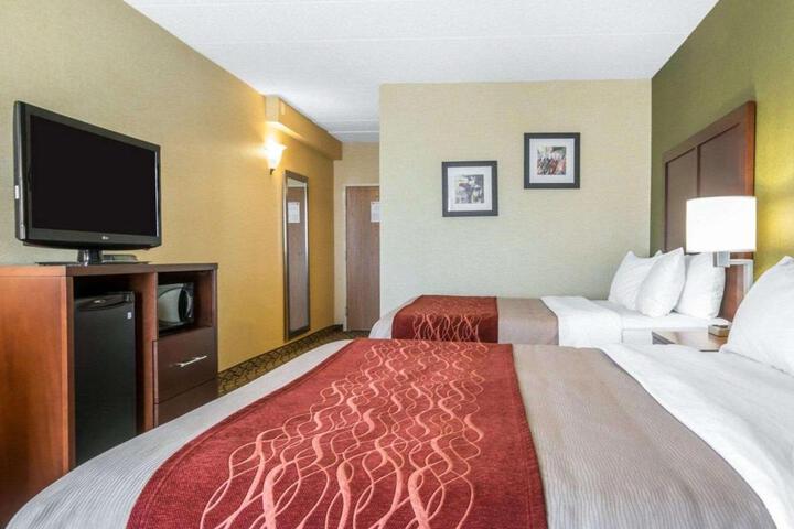 2 Queen Beds (2 of 6)