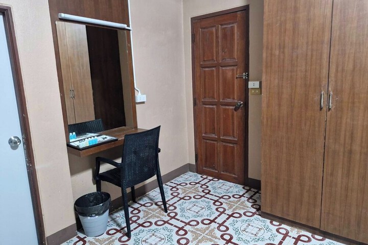 Room 5 of 125