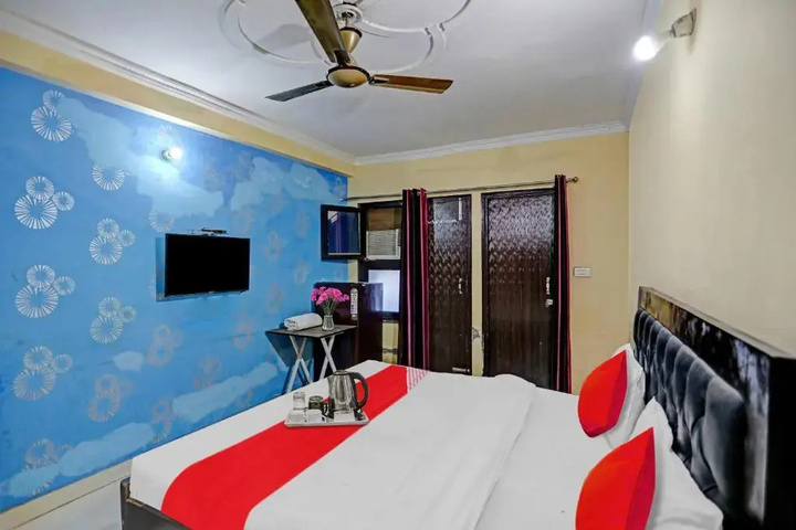 Room 4 of 13
