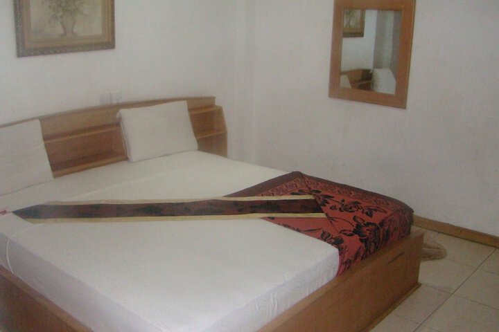 Room 5 of 29