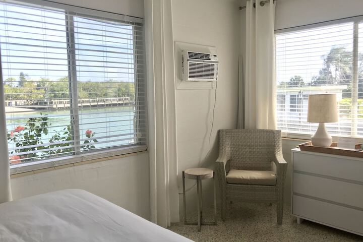 Room 93 of 236