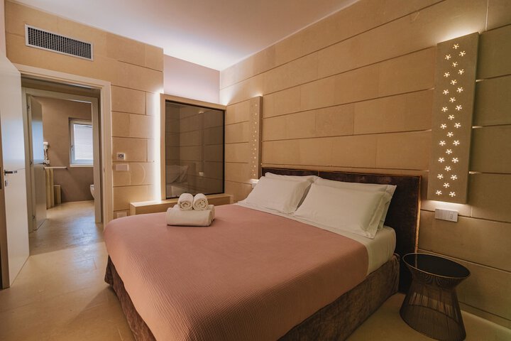 Room 5 of 15