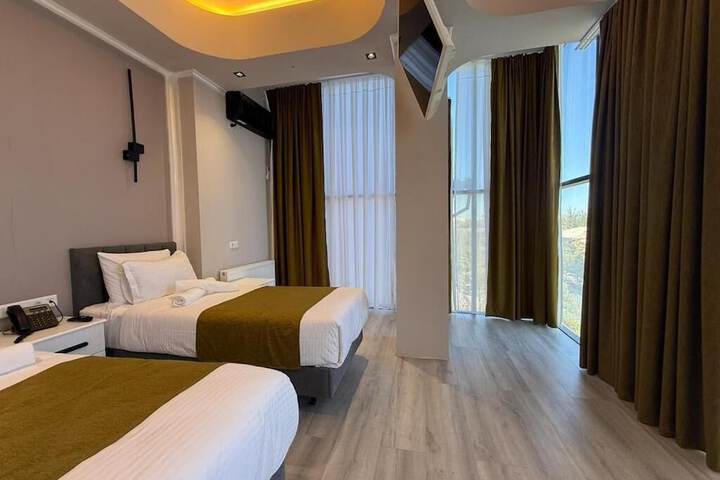 Room 4 of 37