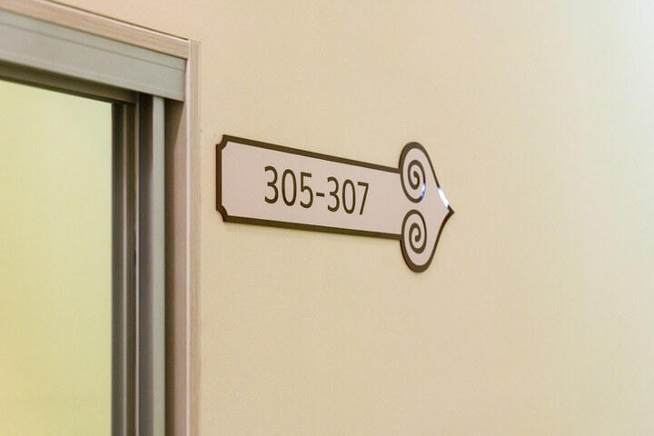 Ballroom/Hall 93 of 95