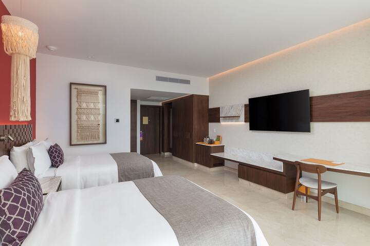 Room 28 of 76