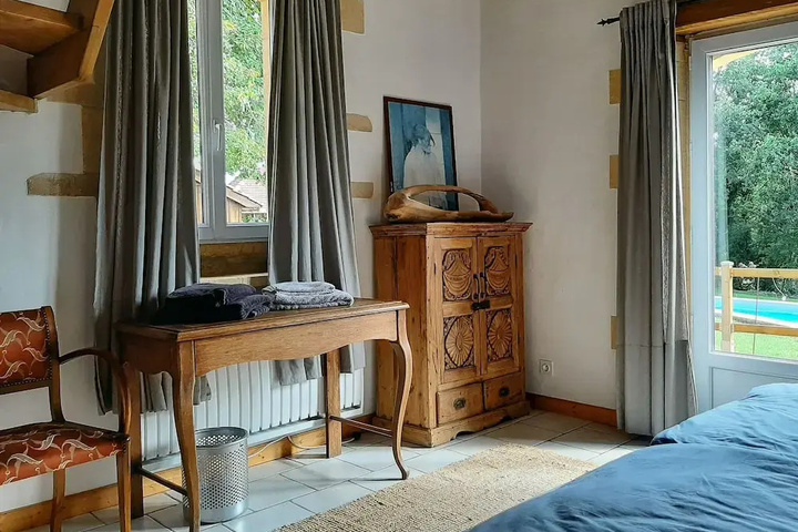 Room 3 of 20