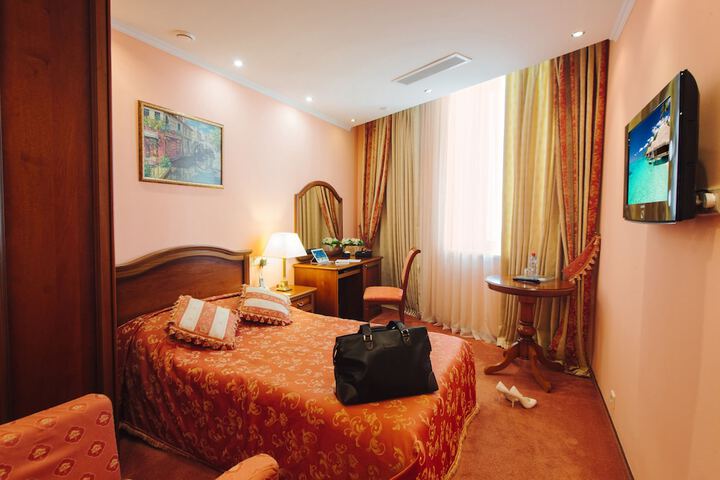 Room 9 of 67