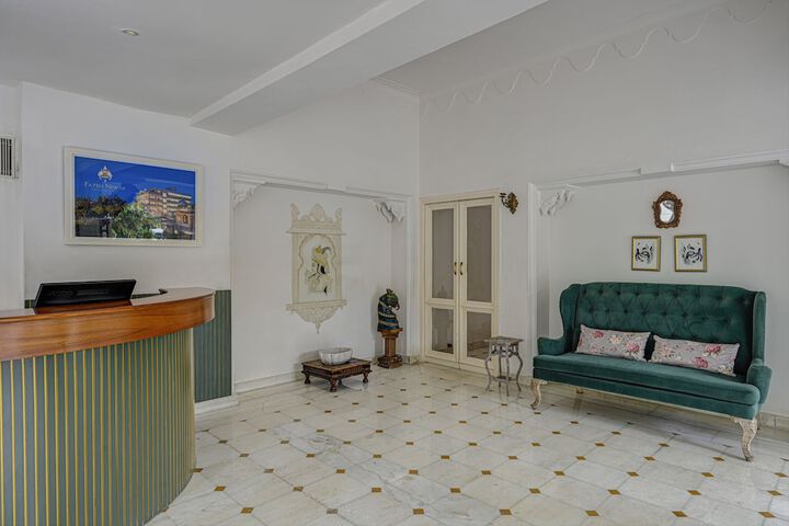 Entrance & Lobby
