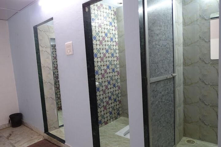 Room 13 of 21