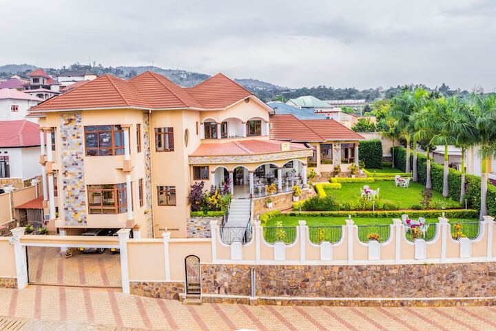 Exterior of Mountains View Hotel