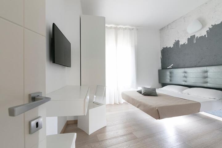 Room 15 of 42