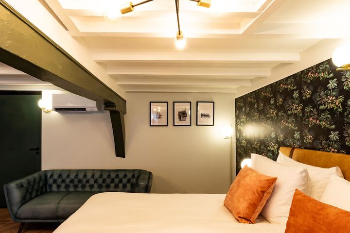 Room 16 of 97