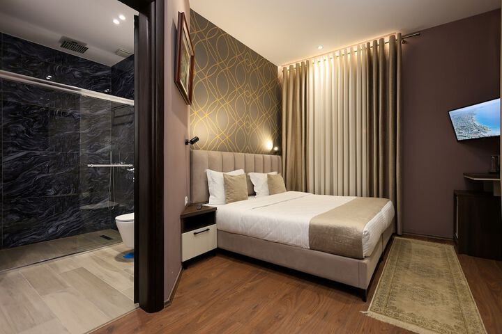 Room 5 of 33