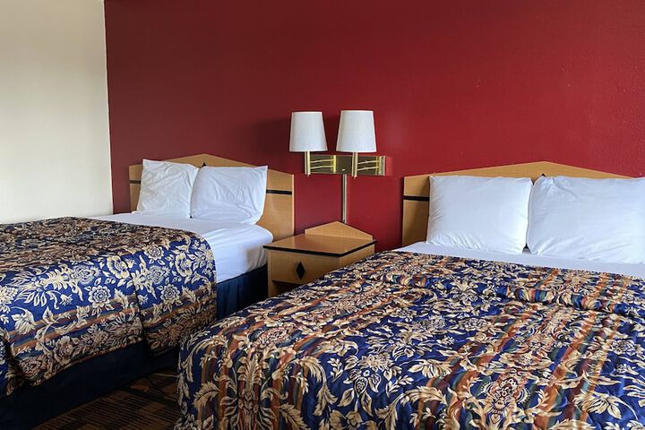 2 Double Beds (1 of 18)