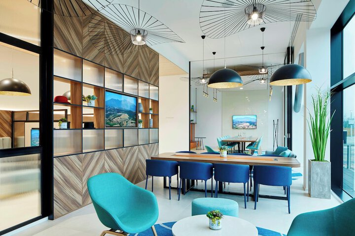 Lobby lounge
