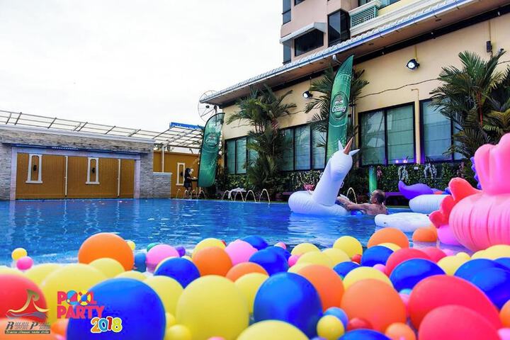 Pool 51 of 76