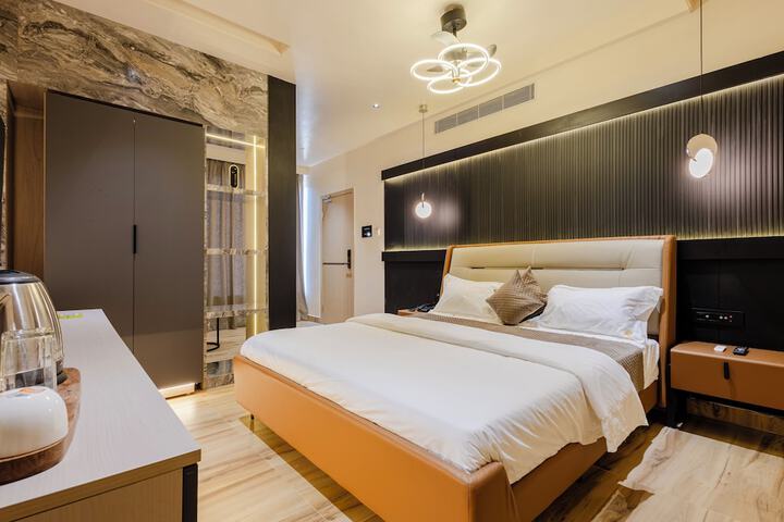 Room 15 of 35