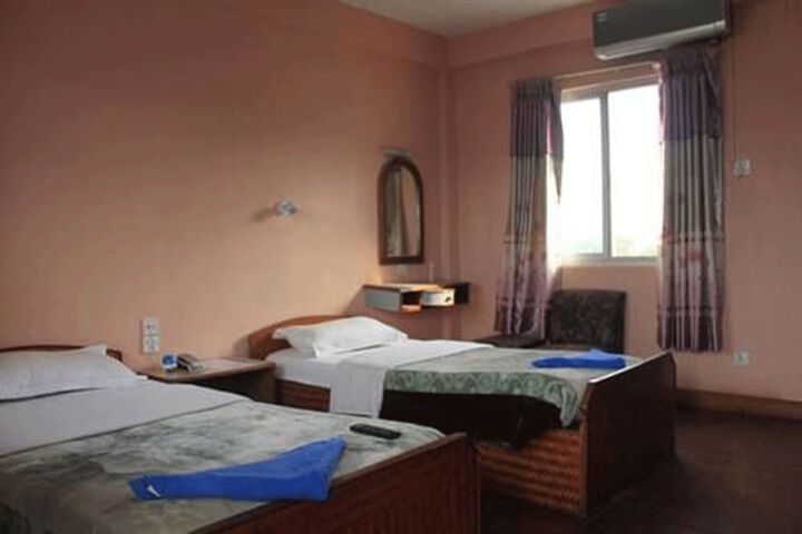 Room 5 of 8