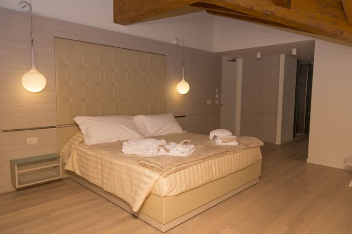 Room 14 of 63