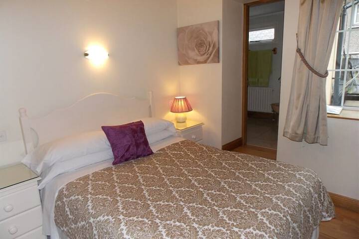 Room 4 of 17