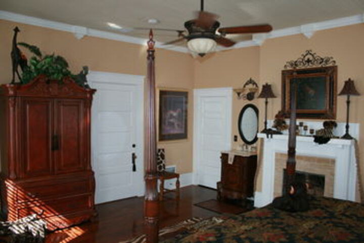 Room 10 of 13