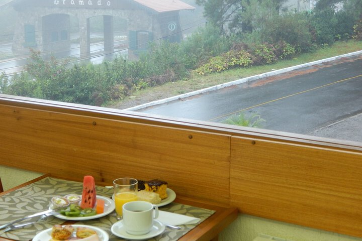 Dining 16 of 19