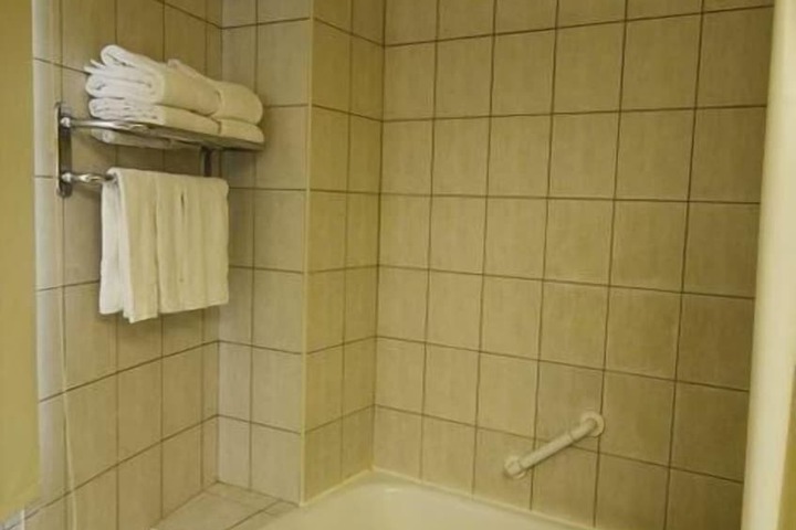 Room 17 of 40