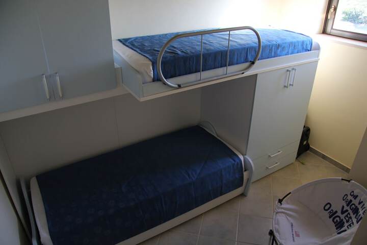 Room 33 of 172