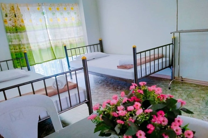 Room 13 of 33
