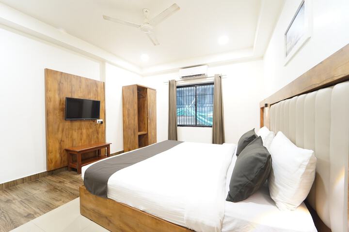 Room 5 of 11