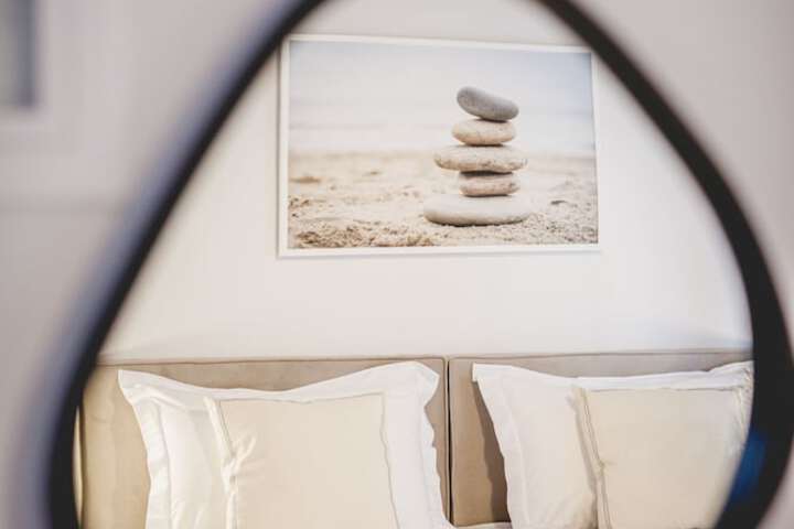 Room 5 of 108
