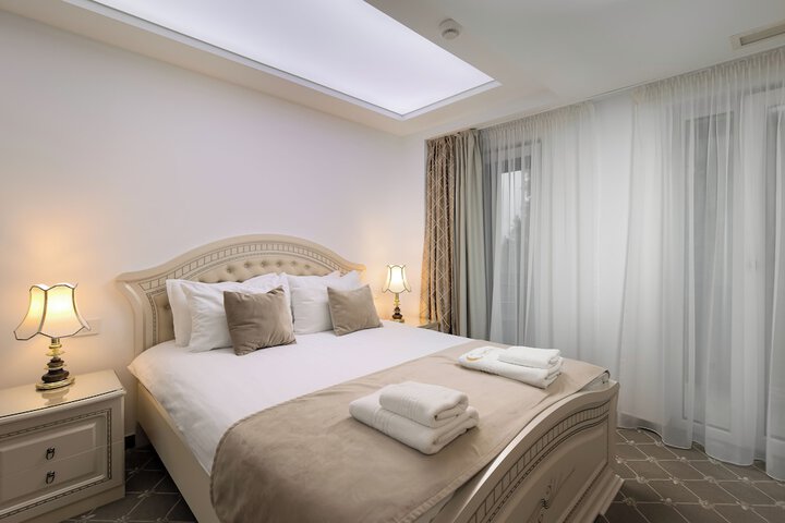 Room 34 of 103