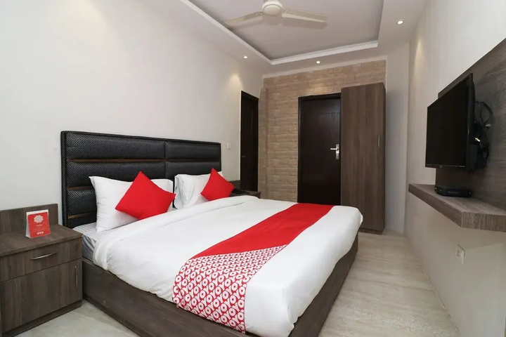 Room 3 of 9