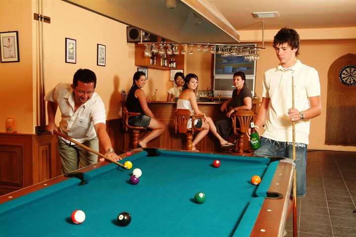 Sports bar