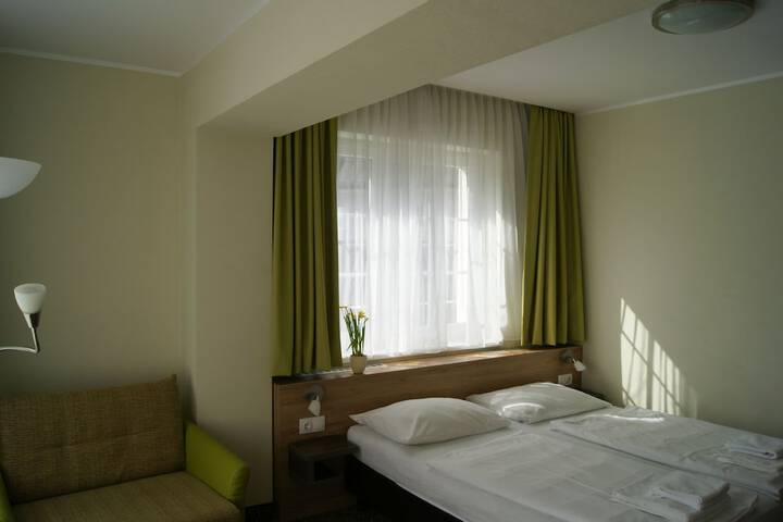 Room 13 of 141