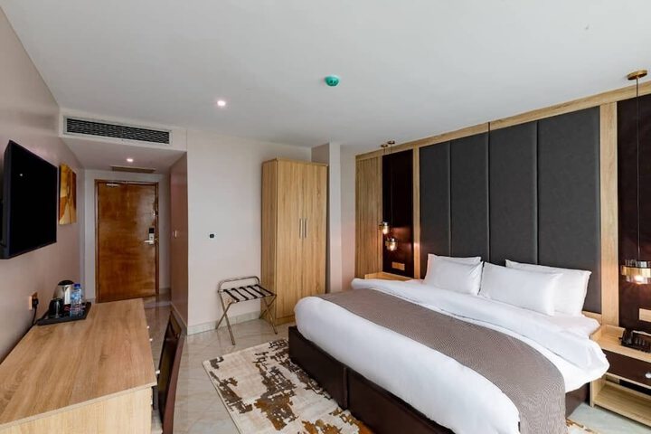 Room 3 of 7