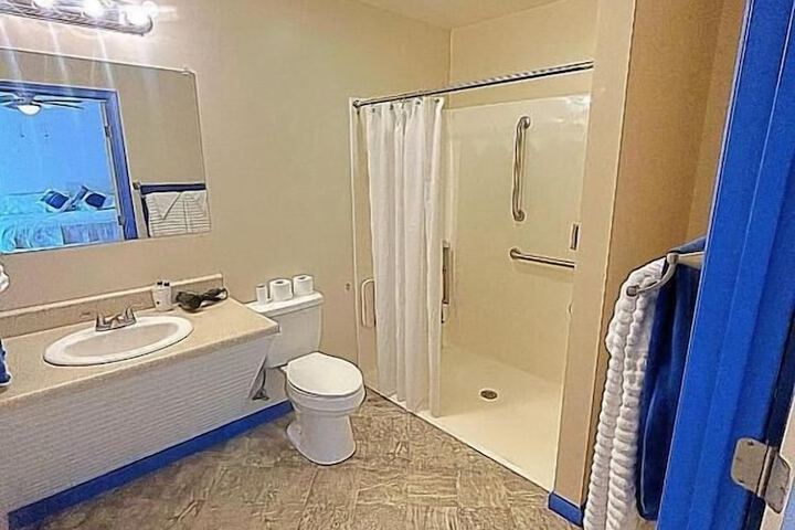 Room 11 of 16