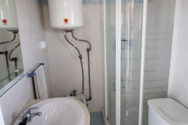 Room 5 of 12
