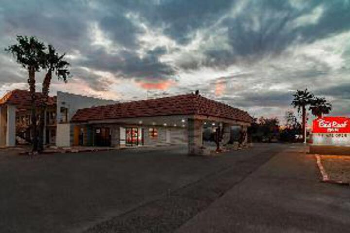 Exterior of Motel 6 Mesa AZ - Downtown