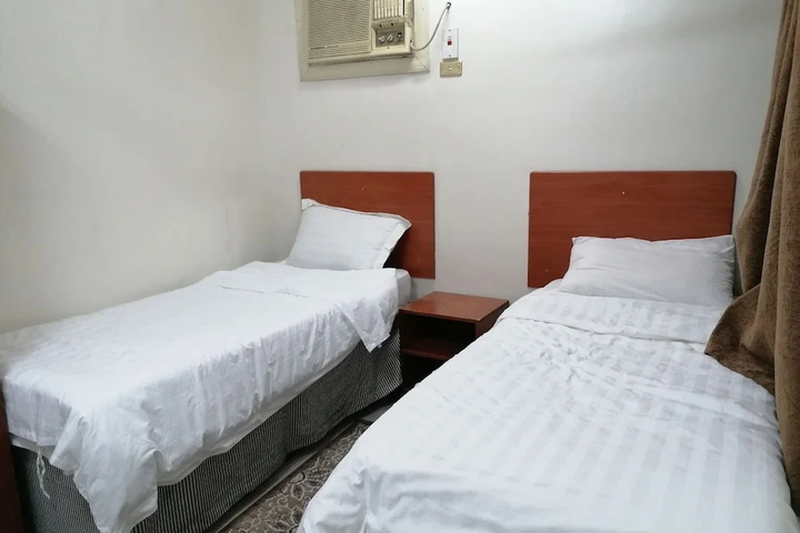 Room 5 of 10