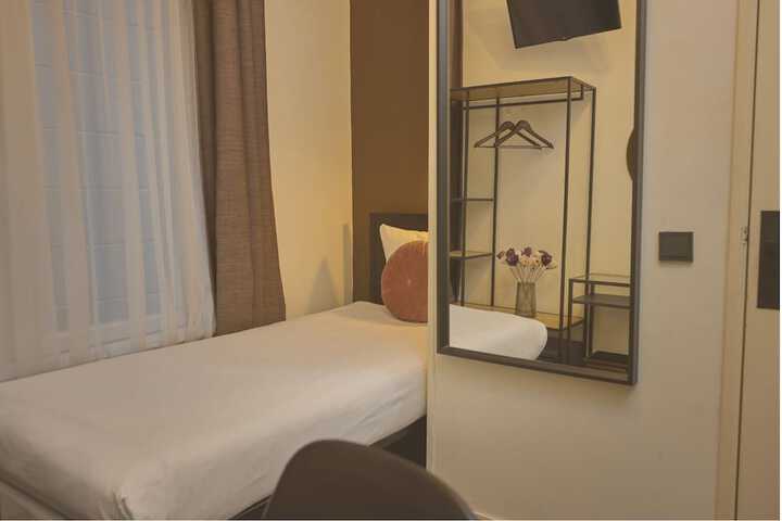 Room 46 of 110