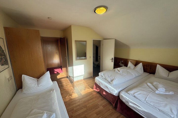 Room 9 of 37