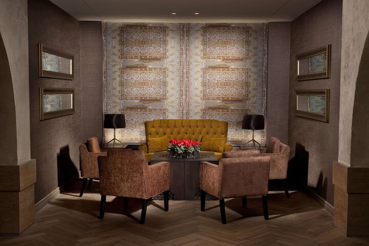 Lounge 47 of 61