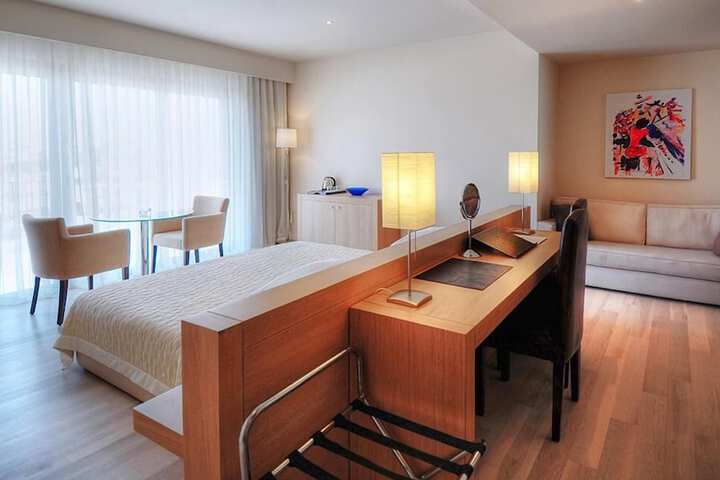 Room 10 of 32