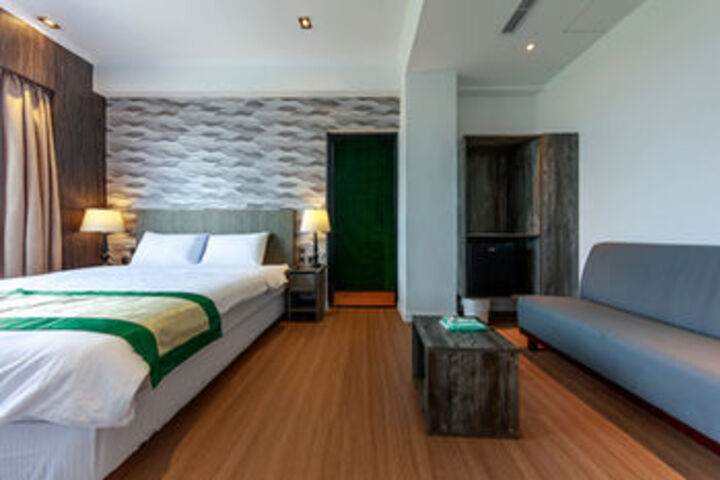 Room 12 of 36