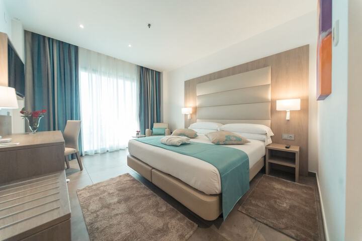 Room 32 of 60